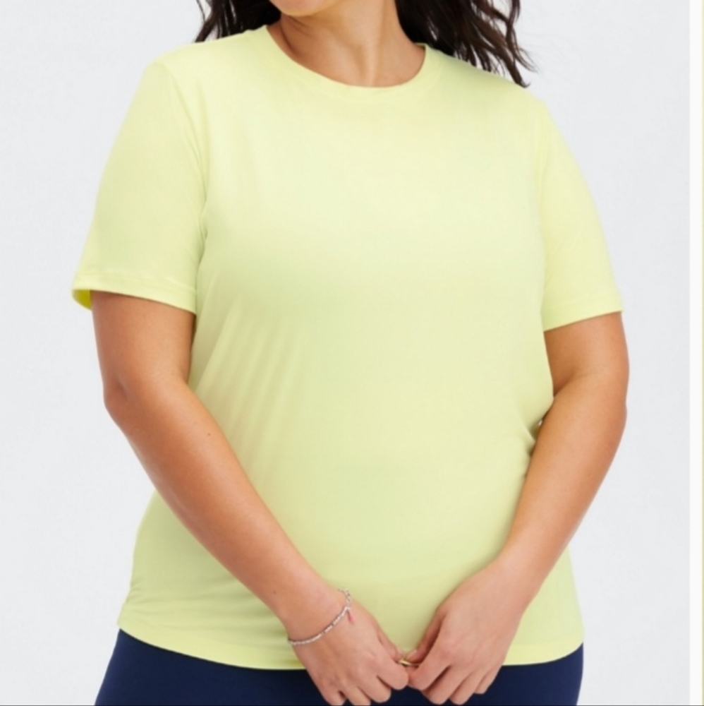 Fabletics Blake Short Sleeve Tee in Lemon Crème NWT